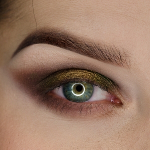 PURE GOLD EYES MAKEUP