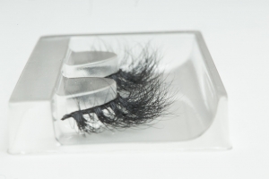 LILLY LASHES 3D MINK LASHES CANNES